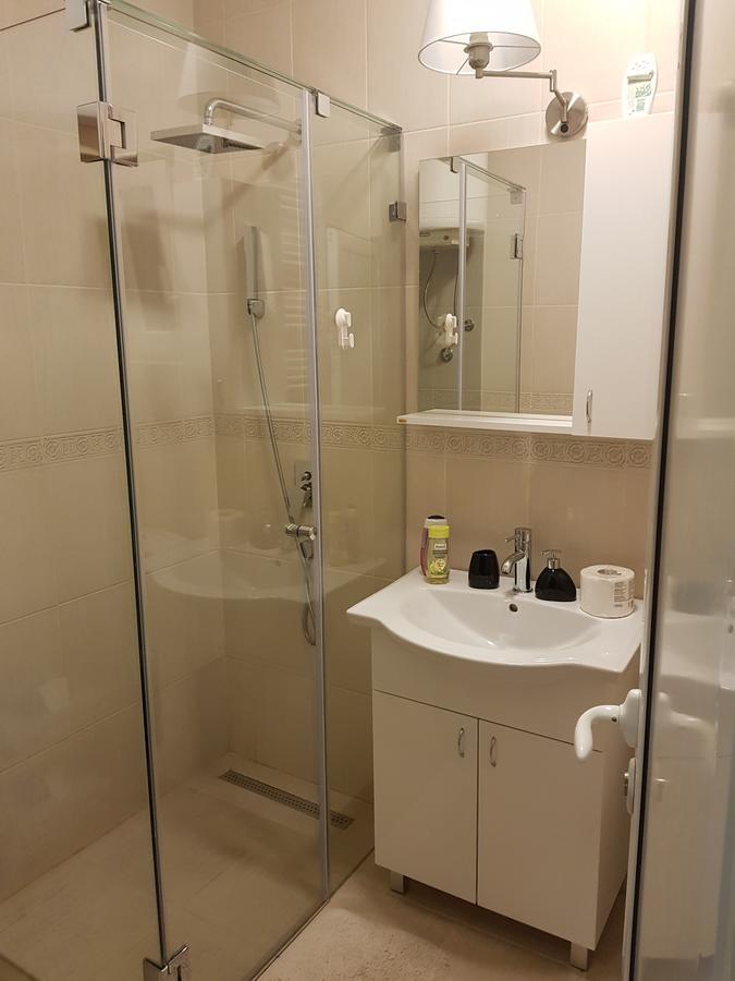 Sara - Modern Apartment In The City Center Нови-Сад Экстерьер фото